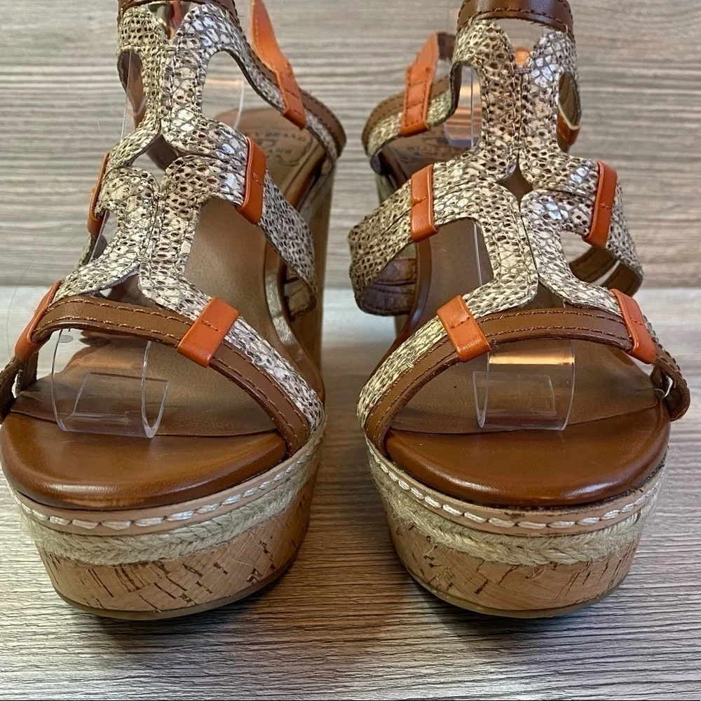 Strappy leather wedge cork sandals Lucky brand Keena with adjustable buckle EUC
